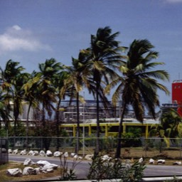 BO AMSTEL Curaçao netten over silo's